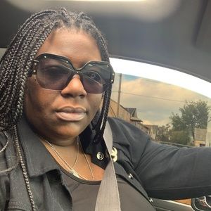 Meet your Posher, Angela